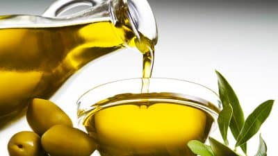 Adieu l’huile d’olive, cette alternative encore plus saine et moins chère va bientôt la remplacer
