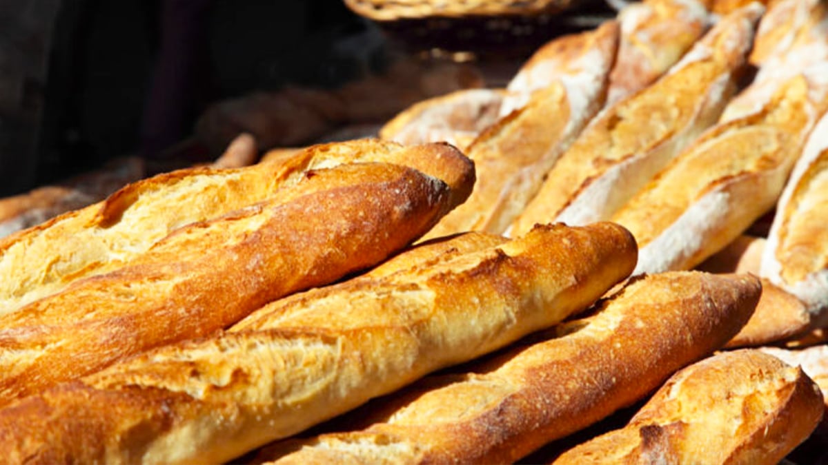 Ce geste que tout le monde fait avec le pain peut être très dangereux pour votre santé