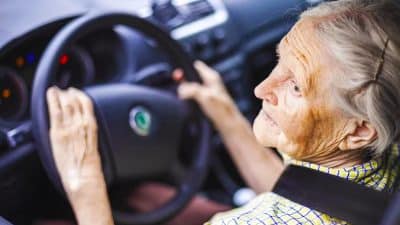 Permis de conduire : les seniors doivent-ils s’attendre bientôt à un examen d’aptitude ?