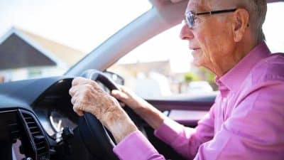 Permis de conduire : une nouvelle vignette pour les conducteurs seniors pour continuer à rouler ?
