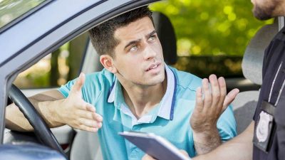 La lourde amende méconnue des automobilistes à cause de leur voiture cet été, attention à cette loi