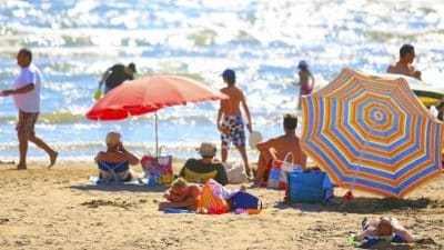 Ces gestes que l’on fait tous en été sur la plage peuvent vous coûter une fortune sans le savoir