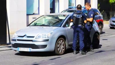 Amende jusqu’à 135 € pour les conducteurs qui ont cette habitude avec leur voiture à l’arrêt