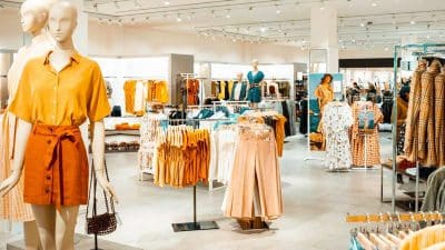 Cette célèbre marque de mode que tout le monde adore ferme ses magasins en France