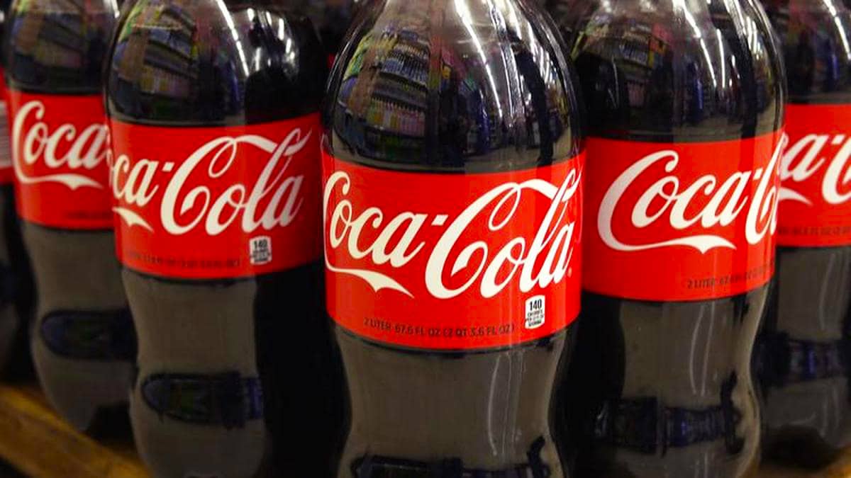 Tenslotte reageren Coca-Cola en Schweppes op het onderzoek naar microplastics in hun flesjes