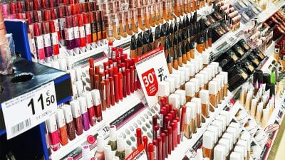 Cette enseigne de magasins de beauté phare en France révolutionne les habitudes des clientes