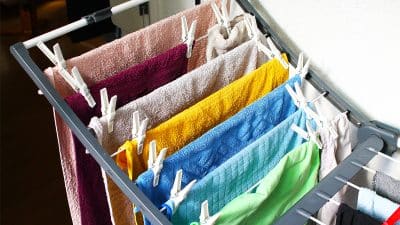 L’astuce miracle pour sécher votre linge en hiver rapidement et sans aucune mauvaise odeur