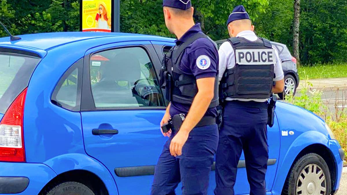 Cette habitude que tous les conducteurs ont en voiture peut valoir une amende colossale