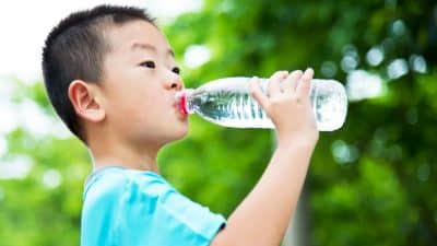 Cette raison pour laquelle il est urgent de ne plus boire de l’eau en bouteille