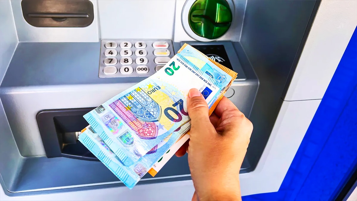 3 solutions pour retirer facilement de l’argent liquide sans votre carte bancaire