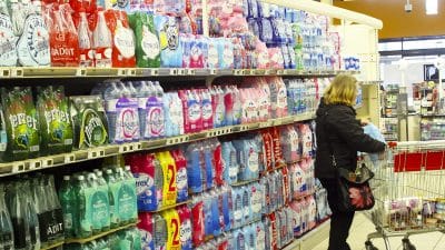 Mauvaise nouvelle pour les Français: le prix des bouteilles d’eau va flamber dans les supermarchés