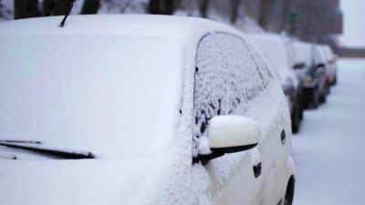 Automobilistes : Ces éléments à vérifier impérativement sur votre voiture si vous prenez la route cet hiver