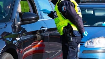 Cette nouvelle arnaque frappe de plein fouet les automobilistes, la police met en garde durant les fêtes