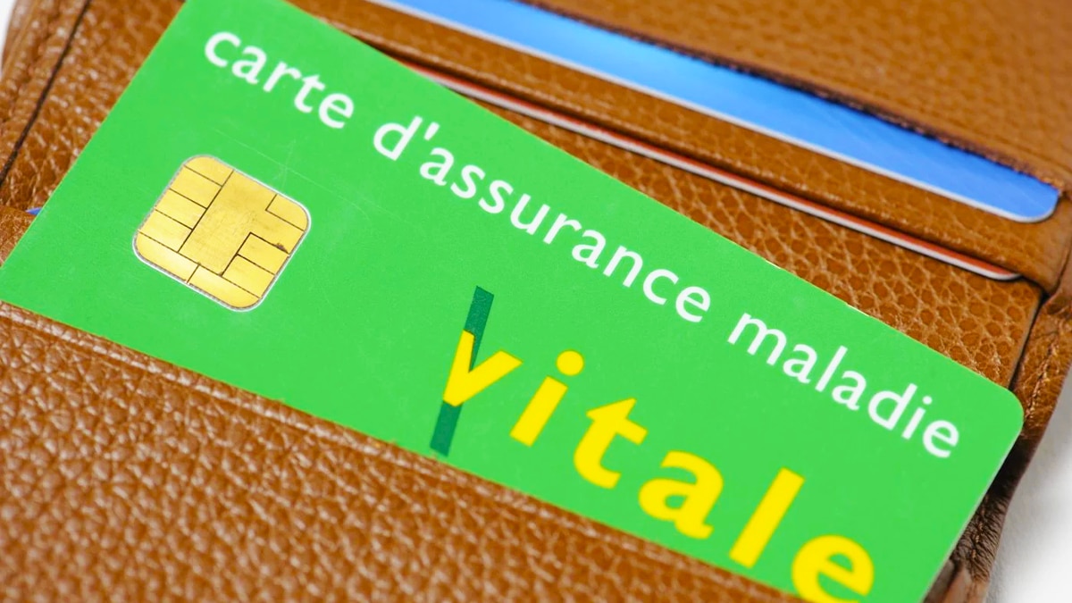 Cette nouvelle escroquerie virulente à la Carte vitale fait des ravages : ne vous faites pas piéger