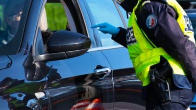 Cette pratique que de nombreux conducteurs font au volant peut valoir une amende salée