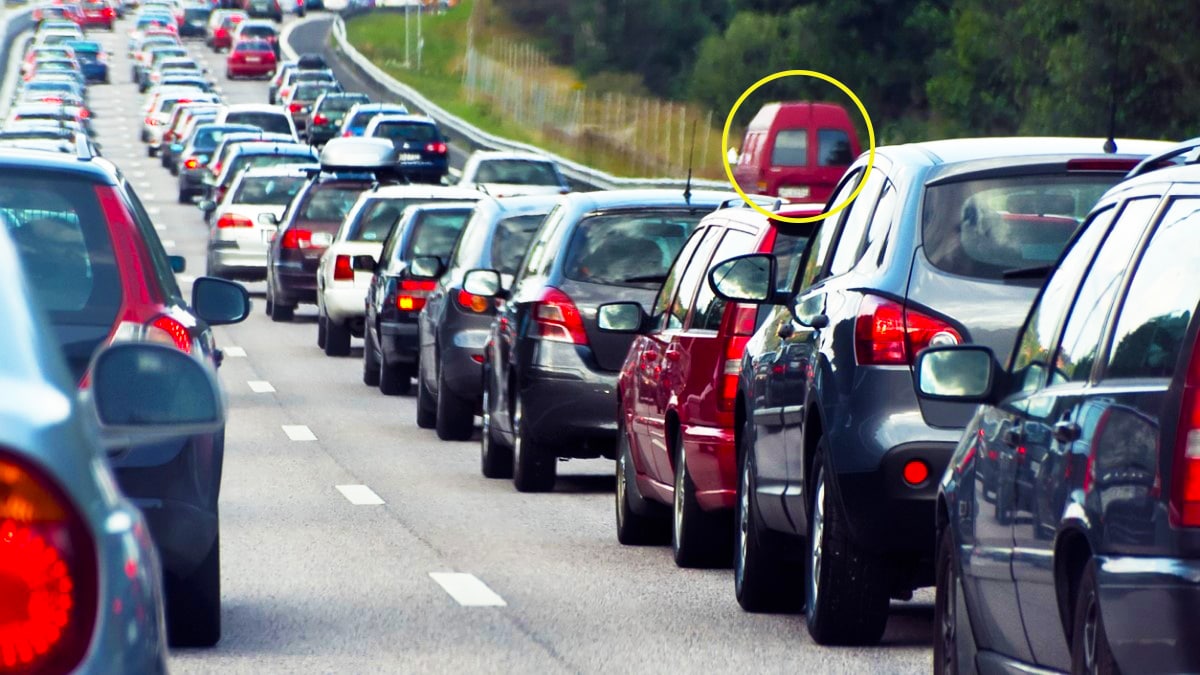 Les astuces pour repérer à coup sûr les "voitures radars" sur les routes de France