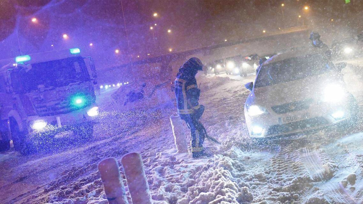 Météo: chutes de neige, rafales violentes de 150 km/h, la tempête Enol va frapper la France dimanche