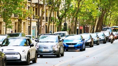 Vous ne pourrez plus circuler avec votre voiture dans ces villes dès janvier avec cette vignette Crit’Air