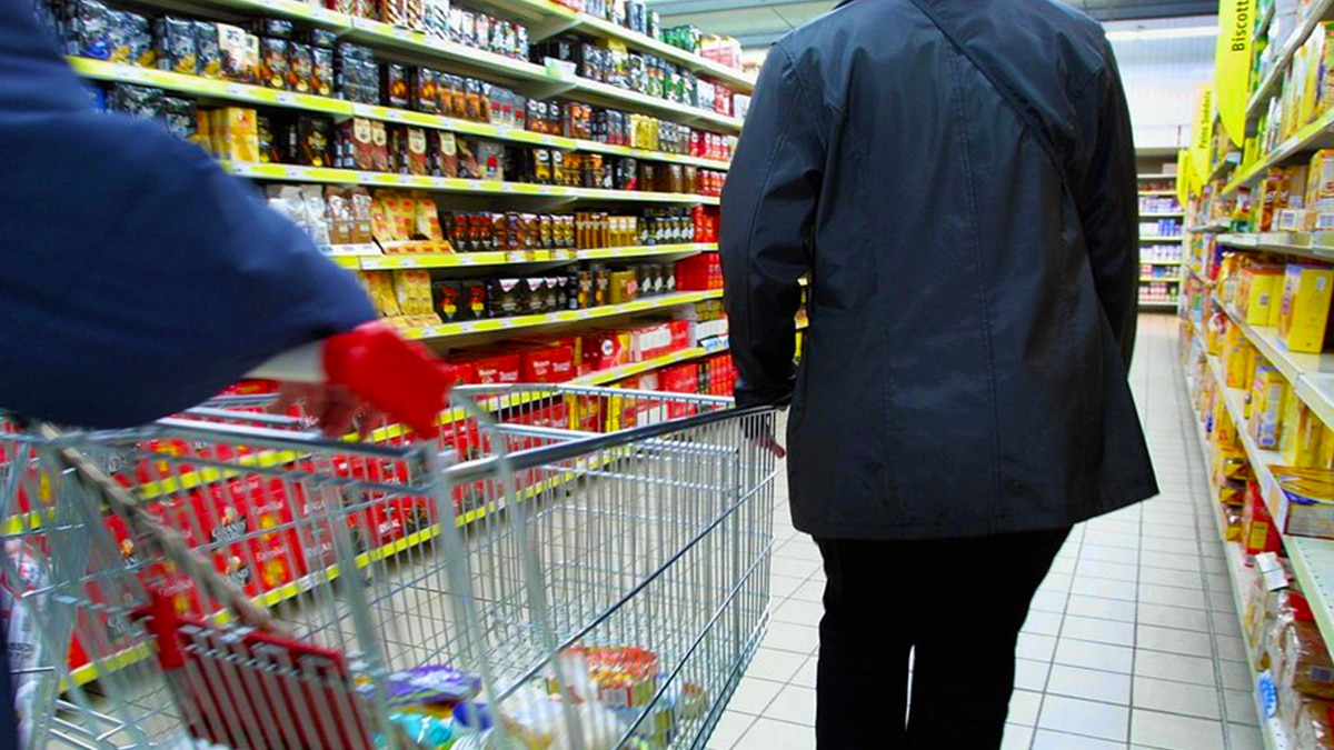 Ce geste que nous faisons tous au supermarché peut être fatal, il est considéré comme du vol