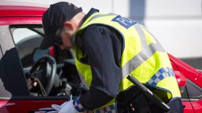 Cette terrible habitude qu’un automobiliste sur 2 a sur la route peut valoir une amende salée