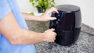 AirFryer : les spécialistes lancent l’alerte sur ce composé cancérigène qui inquiète fortement