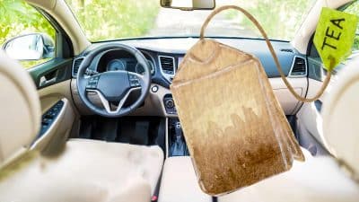 Automobilistes : l’astuce ingénieuse des sachets de thé va vous changer la vie cet hiver