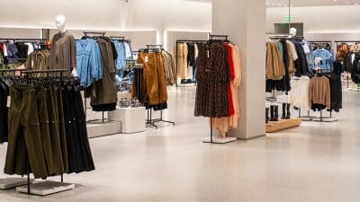 Cette marque de mode célèbre dans le monde au plus mal : vers la fermeture de 500 magasins, la France impactée ?