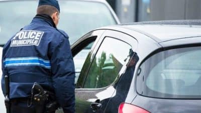 Les automobilistes ne doivent jamais répondre « oui » à cette question d'un policier, c'est un piège radical