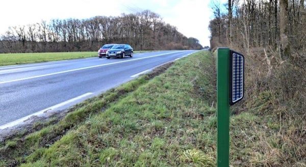 Ces panneaux lumineux débarquent sur les routes françaises - Source : DR