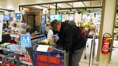 Révolution dans les supermarchés : plus besoin de passer à la caisse, les caddies c’est bientôt fini ?