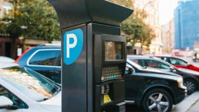 Automobilistes : les astuces pour payer moins cher les stationnements